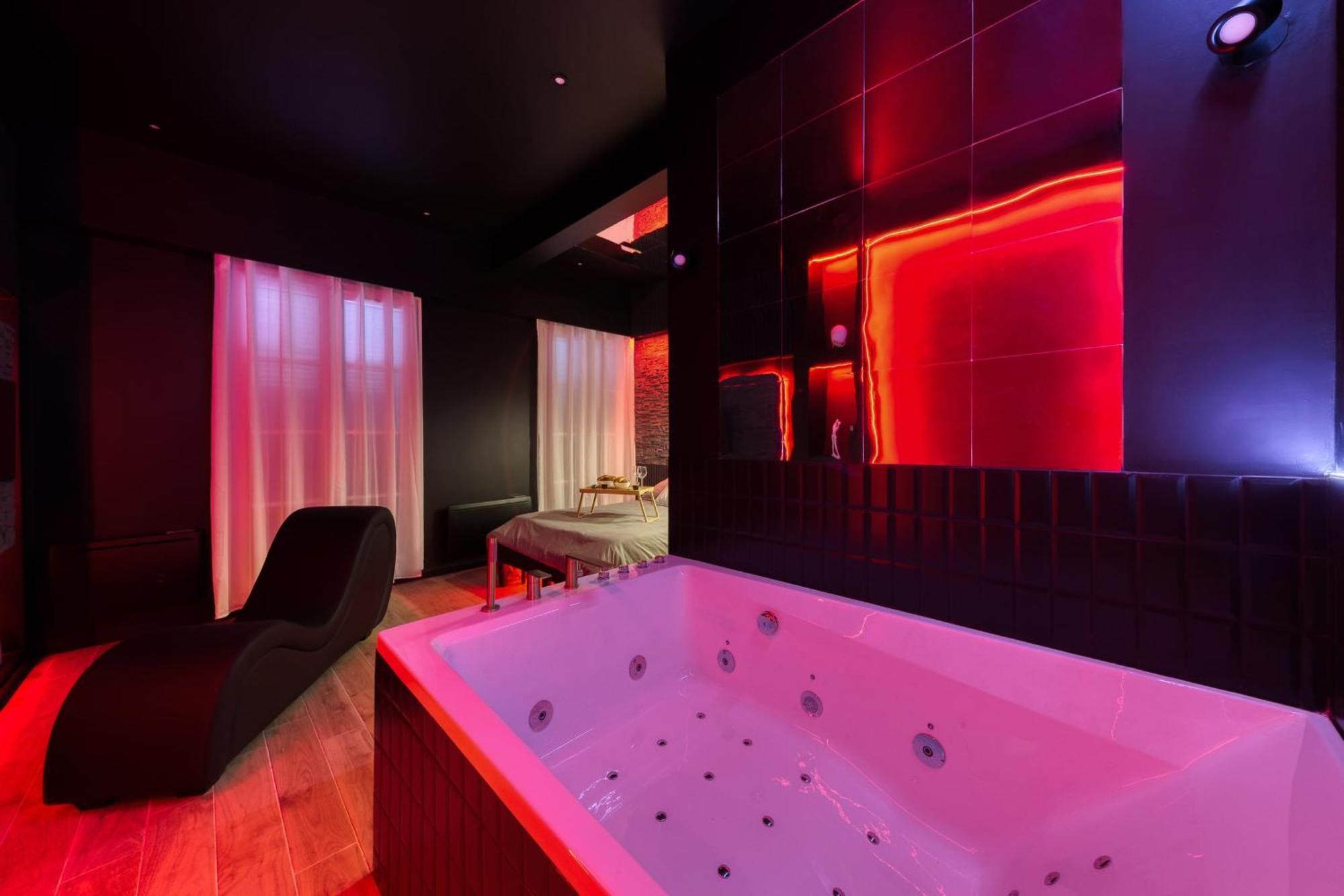 Suite Deluxe - Jacuzzi เมอลัง ภายนอก รูปภาพ