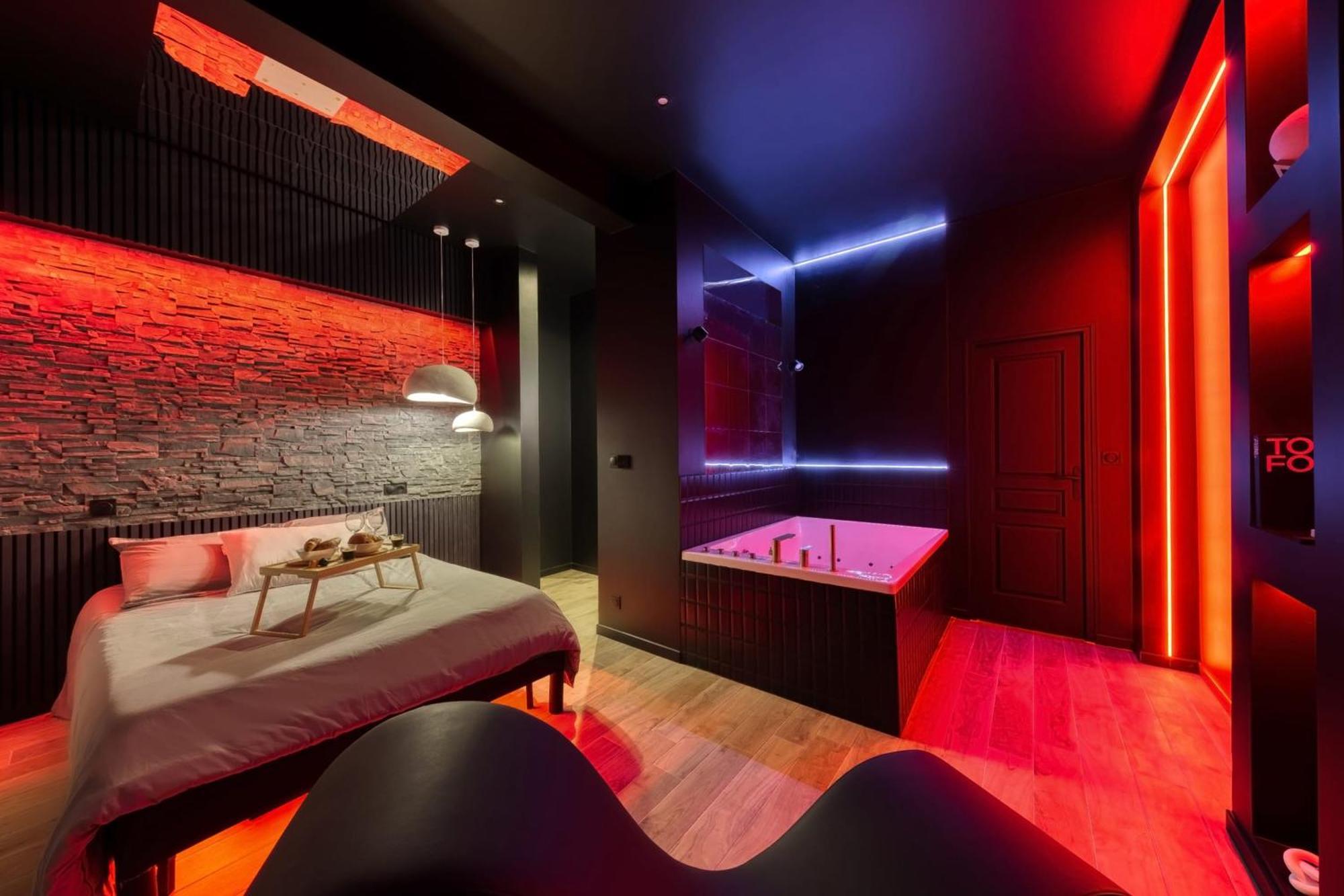 Suite Deluxe - Jacuzzi เมอลัง ภายนอก รูปภาพ